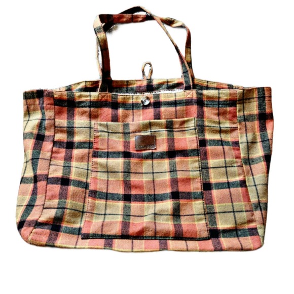 💸$10 Maurices Plaid Overnight Day Bag - Picture 1 of 4